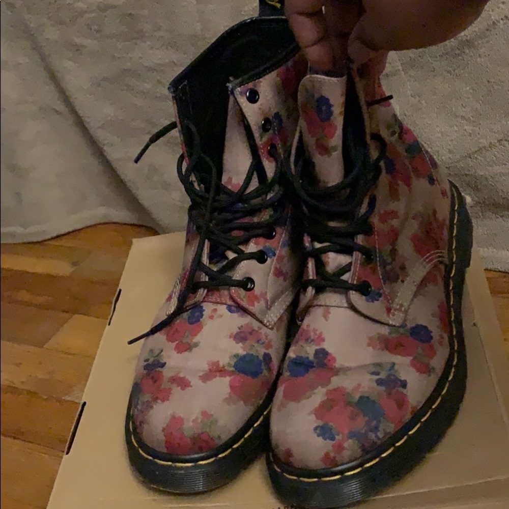 Beautiful Floral Dr. Martens✨✨✨